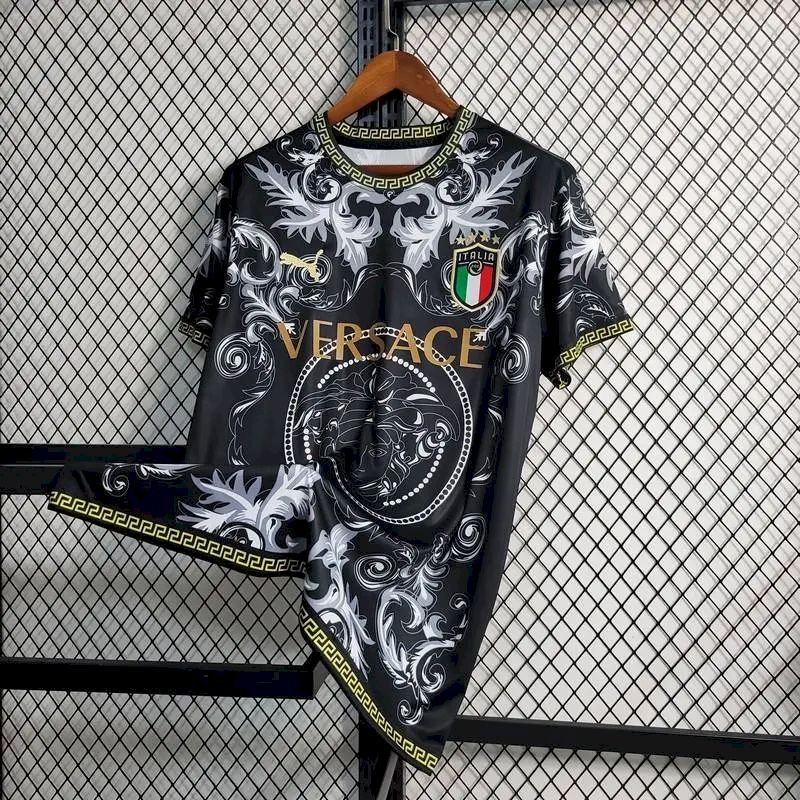 2023060103264585.jpg Mens Italy 2023/24 Versace Co-Branded Edition Jersey Black - Image 1