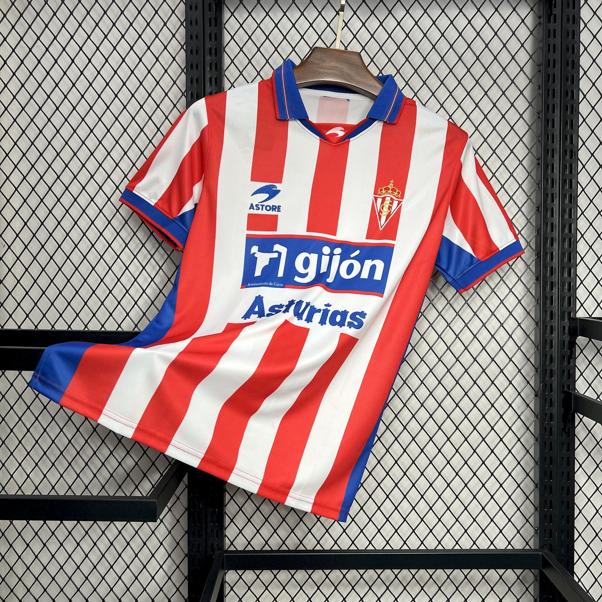 2024102118325544.jpg Retro Sporting de Gijón 2001/02 Home Jersey - Image 1